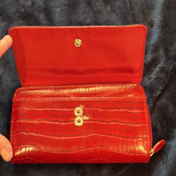 RED CROC EMBOSSED WALLET - Picture 11 of 13